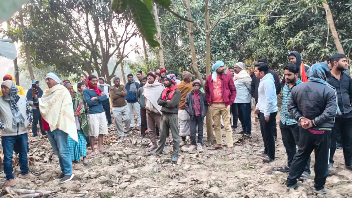 Bihar Crime : खगड़िया में आम के पेड़ से लटकता मिला युवक का शव, Bihar Crime : खगड़िया में आम के पेड़ से लटकता मिला युवक का शव,
