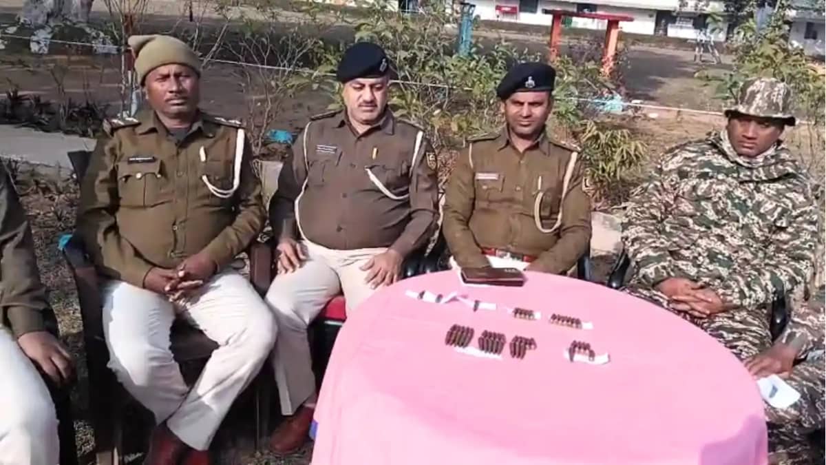 Bihar Crime : मुंगेर में 'शैडो ऑपरेशन' के तहत CRPF और पुलिस Bihar Crime : मुंगेर में 'शैडो ऑपरेशन' के तहत CRPF और पुलिस