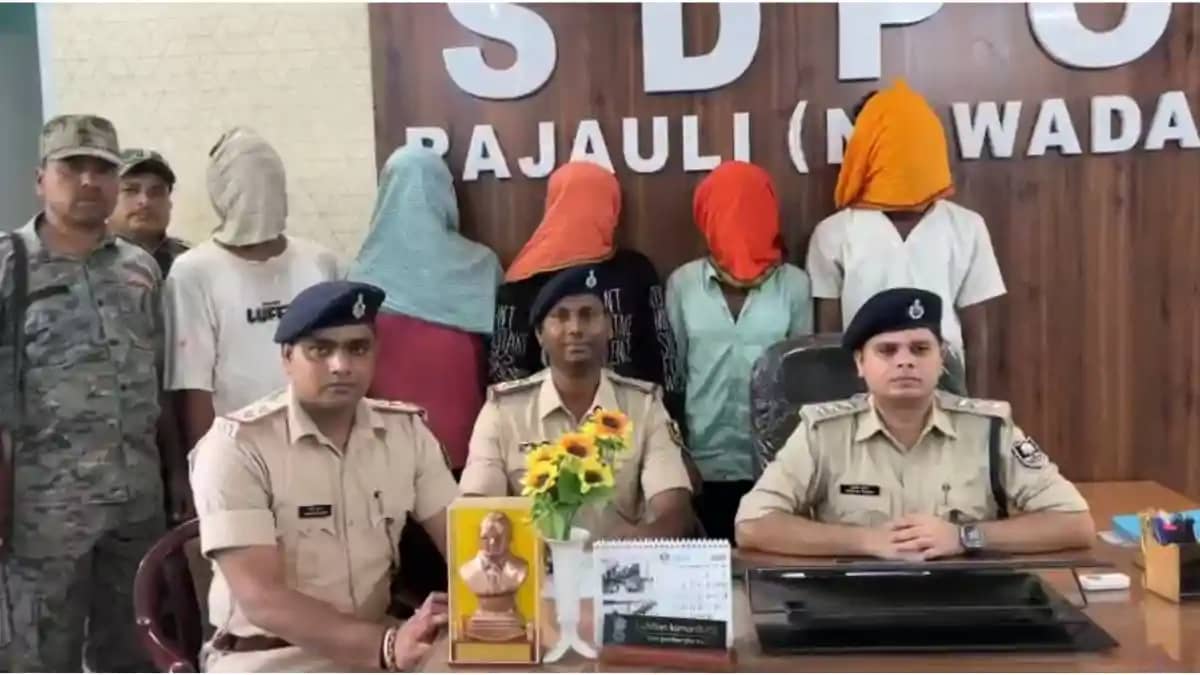 पुलिस की बड़ी कामयाबी : छिनतई कांड का किया खुलासा, 5 शातिर अ पुलिस की बड़ी कामयाबी : छिनतई कांड का किया खुलासा, 5 शातिर अ