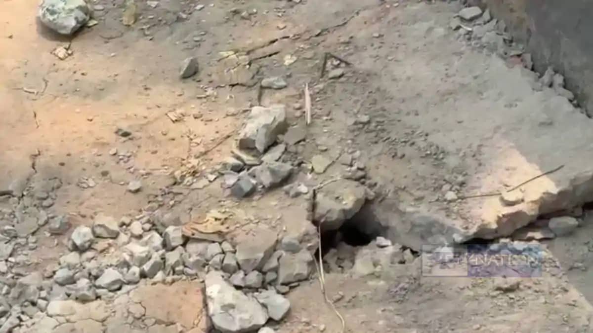 New Road Cracks in 60 Days Corruption Alleged in Motihari New Road Cracks in 60 Days Corruption Alleged in Motihari