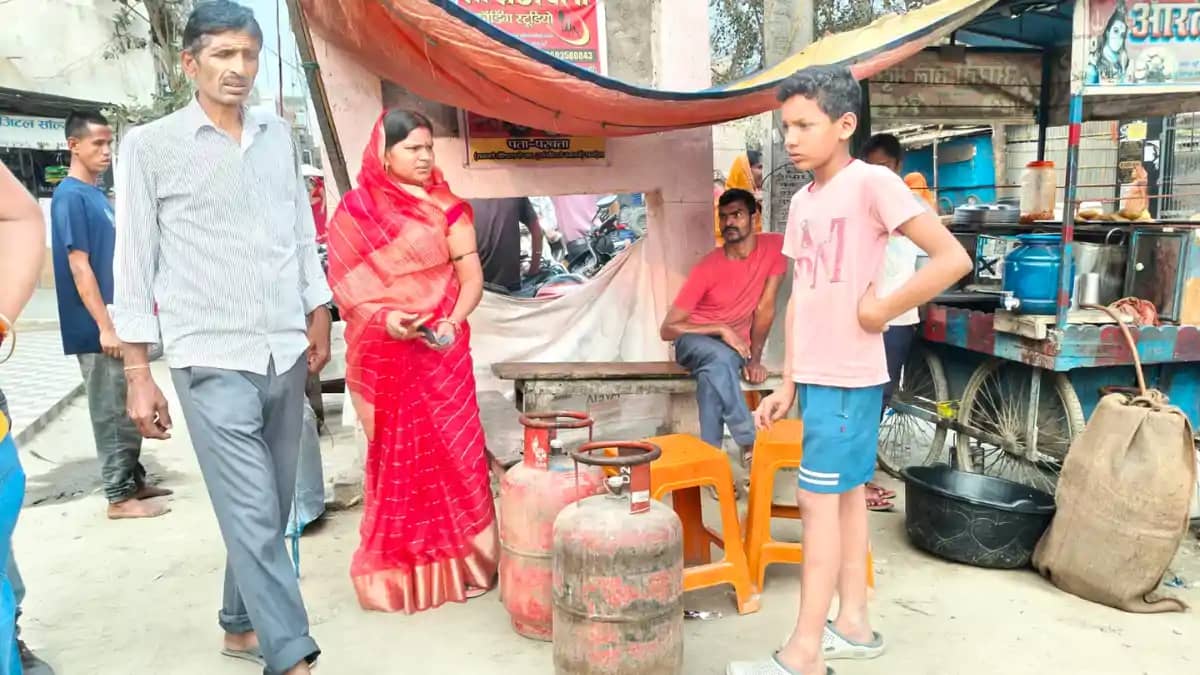 Bihar News : खगड़िया में रसोई गैस का गहराया संकट, एजेंसियों स Bihar News : खगड़िया में रसोई गैस का गहराया संकट, एजेंसियों स
