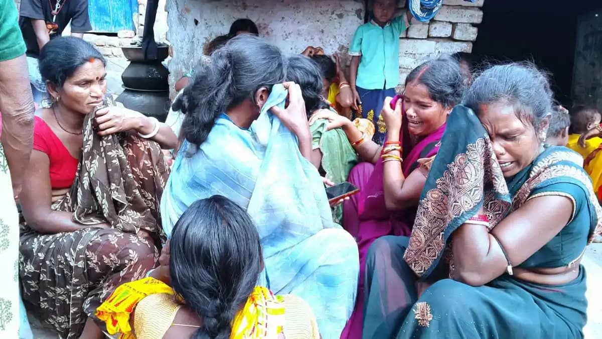 नवादा में रफ्तार का तांडव: 8 साल के मासूम की मौत, ग्रामीणों नवादा में रफ्तार का तांडव: 8 साल के मासूम की मौत, ग्रामीणों