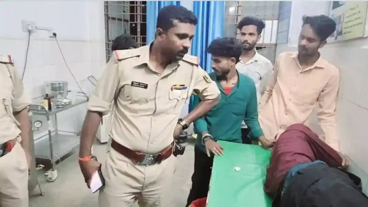 Bihar Crime: बुलेट सवार युवक पर ताबड़तोड़ फायरिंग, पैर में ल Bihar Crime: बुलेट सवार युवक पर ताबड़तोड़ फायरिंग, पैर में ल