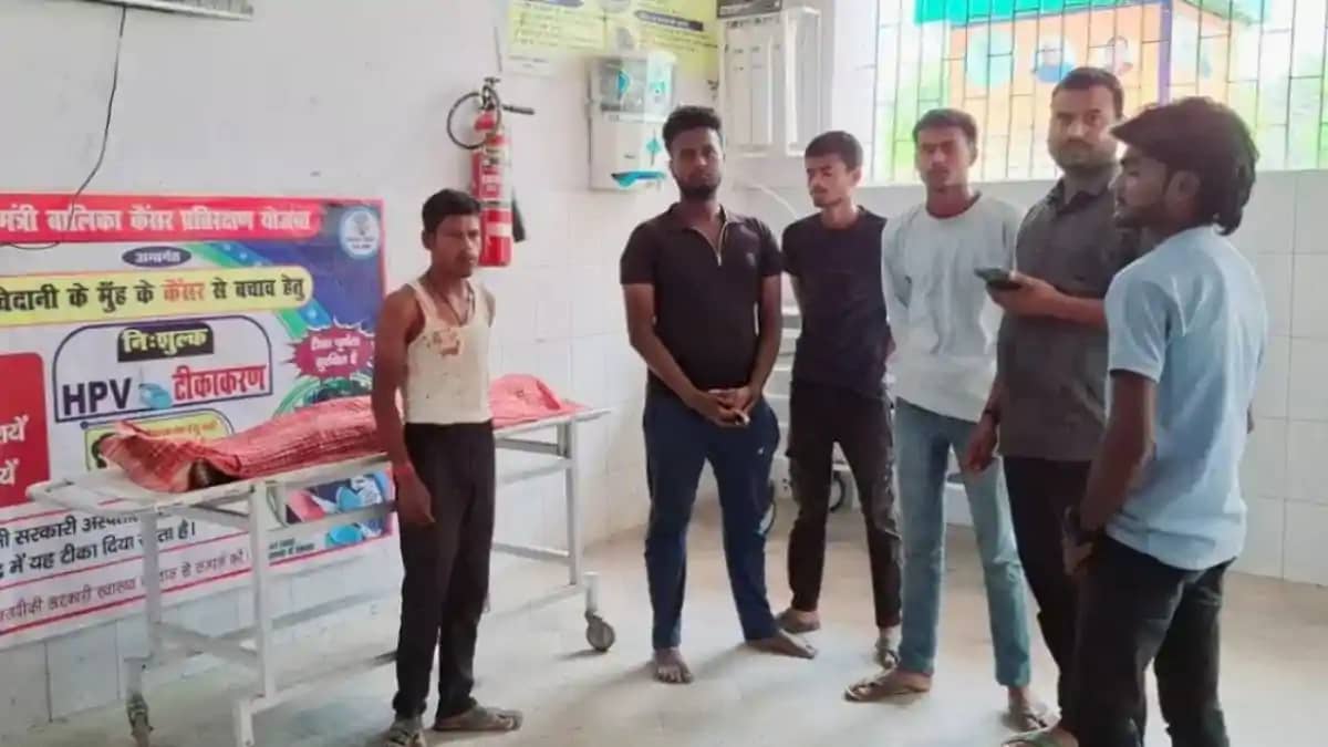मिट्टी लदे ट्रैक्टर की चपेट में आने से 8 वर्षीय मासूम की मौत मिट्टी लदे ट्रैक्टर की चपेट में आने से 8 वर्षीय मासूम की मौत