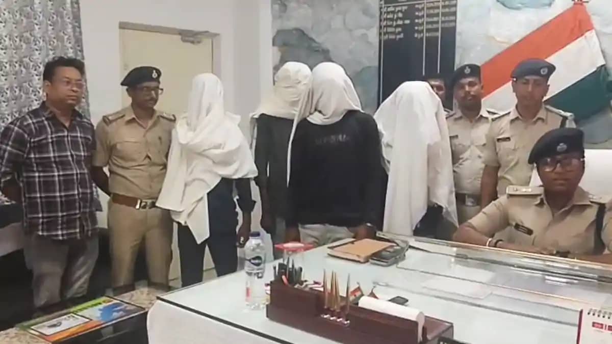 Bihar News : बगहा पुलिस का बड़ा एक्शन, अंतरजिला बाइक चोर गिरो Bihar News : बगहा पुलिस का बड़ा एक्शन, अंतरजिला बाइक चोर गिरो