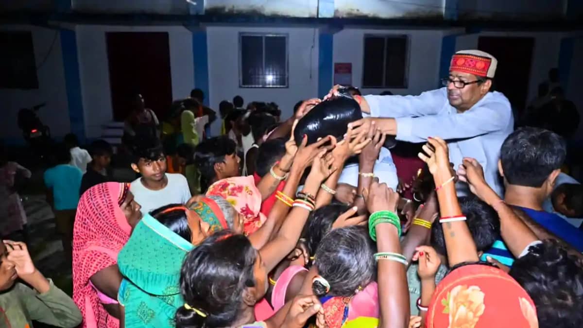 Bihar Flood news : सोनपुर में बाढ़ पीड़ितों की मदद के लिए आगे Bihar Flood news : सोनपुर में बाढ़ पीड़ितों की मदद के लिए आगे
