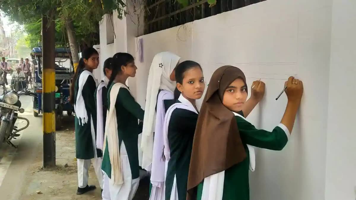 Bihar News : नालंदा में छात्राओं ने सरकारी कार्यालयों की दीव Bihar News : नालंदा में छात्राओं ने सरकारी कार्यालयों की दीव