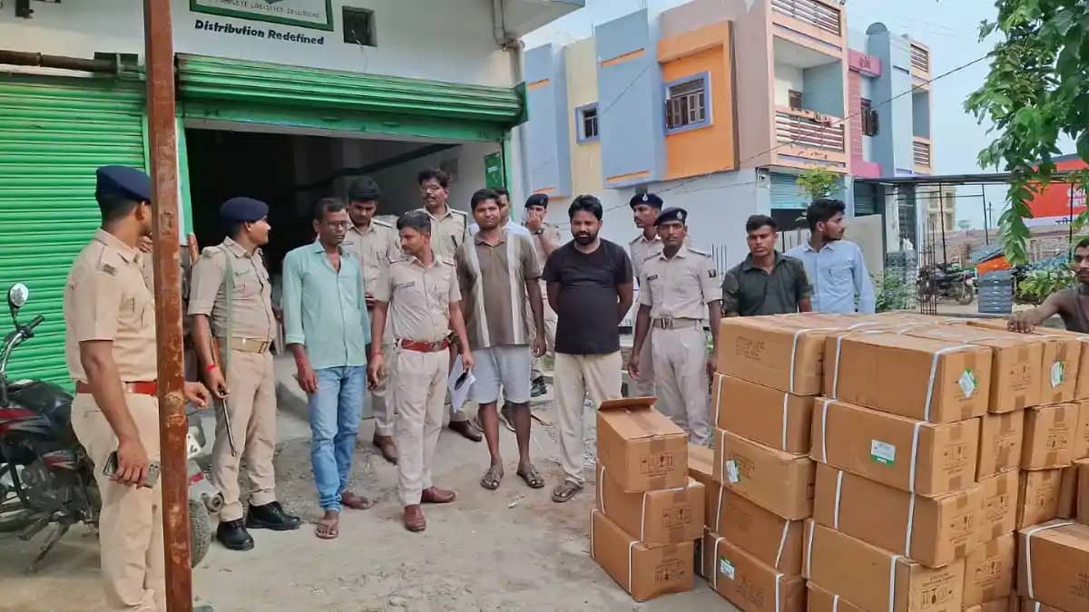सुपौल में नशीली दवा की बड़ी खेप बरामद : उत्तराखंड से कूरियर सुपौल में नशीली दवा की बड़ी खेप बरामद : उत्तराखंड से कूरियर