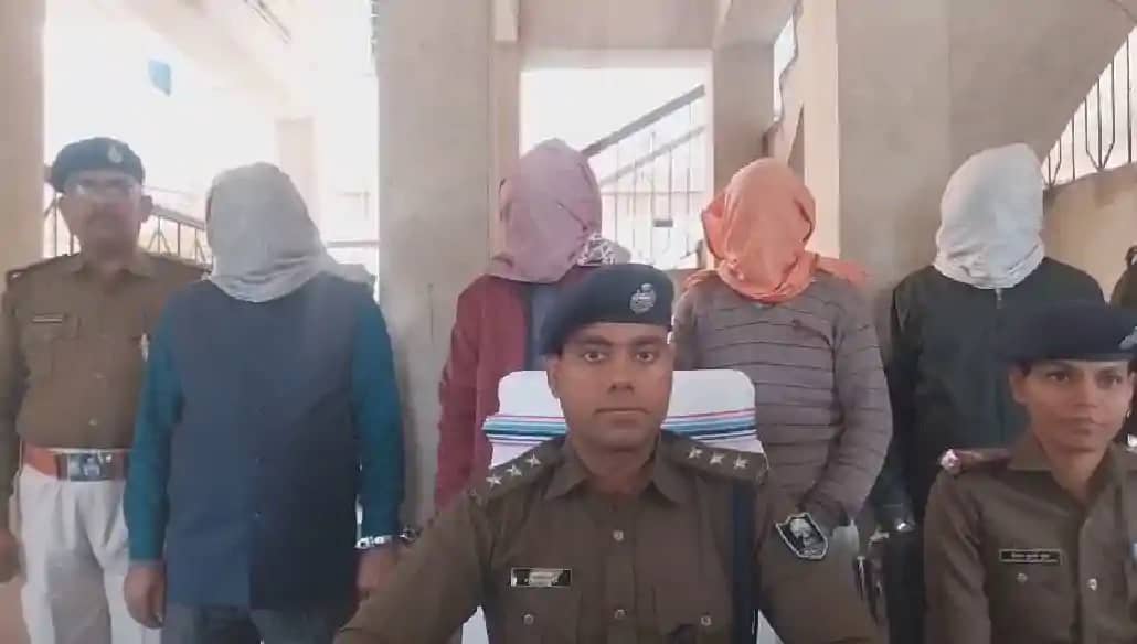 बिहार में सामने आया नटवरलाल का बाप, जिला प्रशासन की गाड़ी से बिहार में सामने आया नटवरलाल का बाप, जिला प्रशासन की गाड़ी से