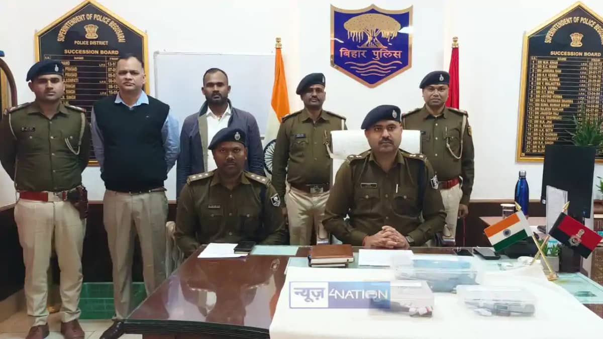 Bihar Crime News : बेगूसराय पुलिस ने 13 कुख्यात अपराधियों को Bihar Crime News : बेगूसराय पुलिस ने 13 कुख्यात अपराधियों को