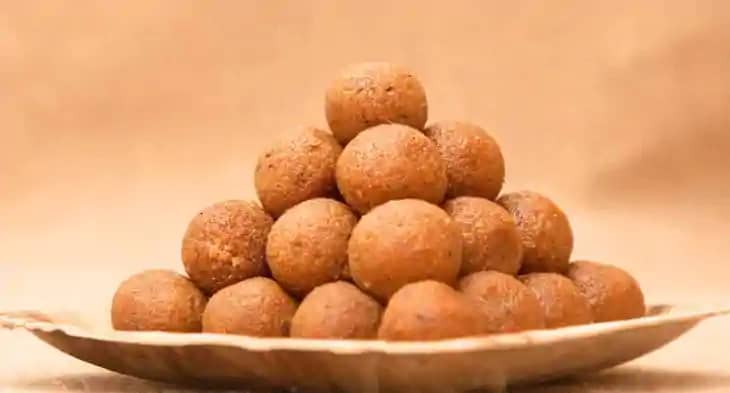 मेथी-तिल के लड्डू मेथी-तिल के लड्डू