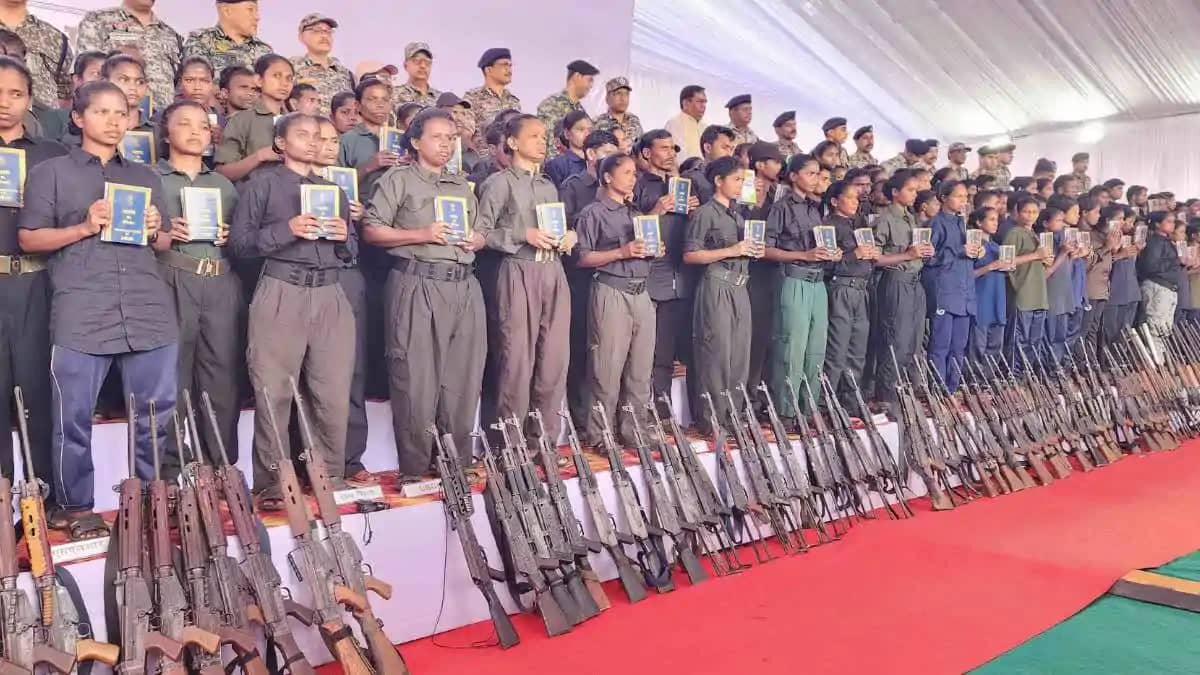'ऑपरेशन क्लीन स्वीप': 108 नक्सलियों ने छोड़ी हिंसा की राह, 4 'ऑपरेशन क्लीन स्वीप': 108 नक्सलियों ने छोड़ी हिंसा की राह, 4