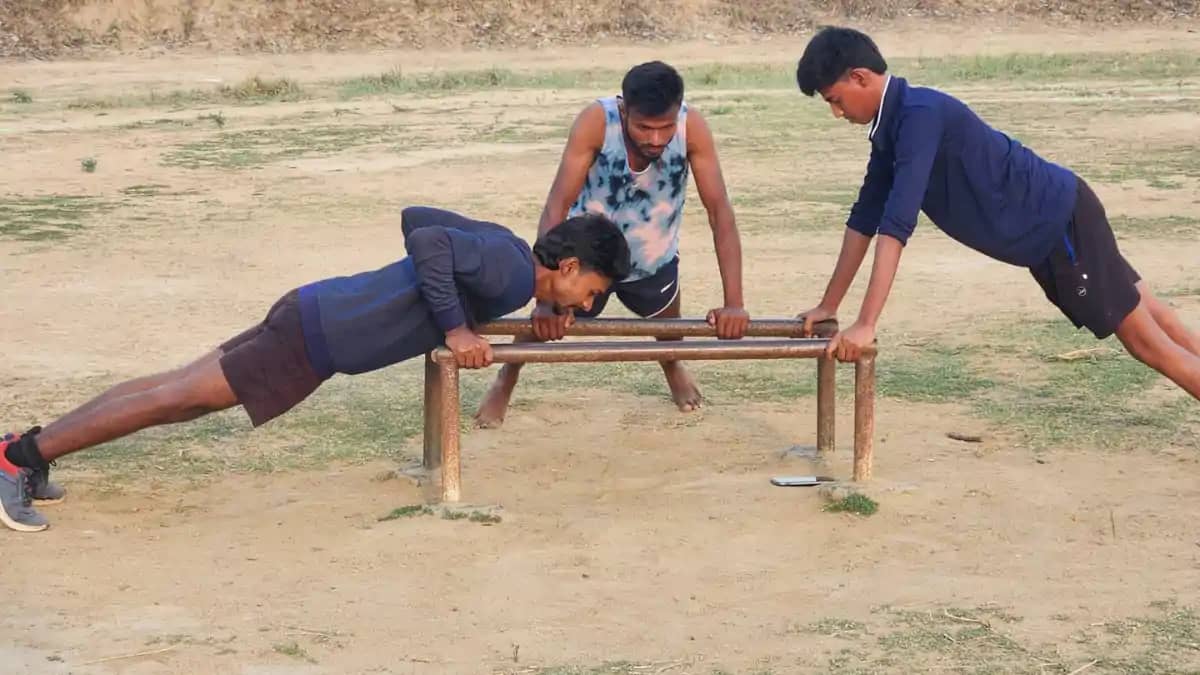 Bihar News : नालंदा का ‘फौजियों वाले गांव’, सकरौढ़ा और मोकरम Bihar News : नालंदा का ‘फौजियों वाले गांव’, सकरौढ़ा और मोकरम