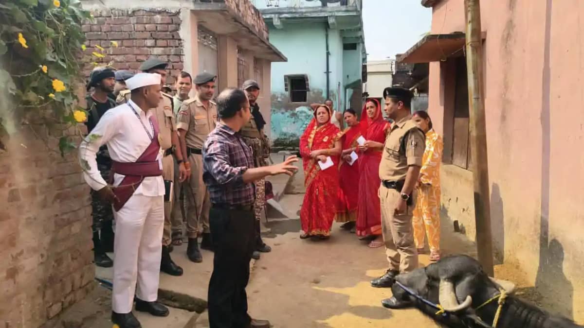 दो गुटों में जमकर मारपीट दो गुटों में जमकर मारपीट