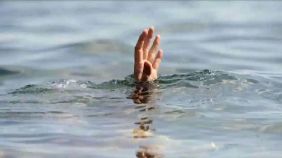 Bihar News : सारण में डूबने से तीन सगी बहनों की हुई मौत, परि Bihar News : सारण में डूबने से तीन सगी बहनों की हुई मौत, परि