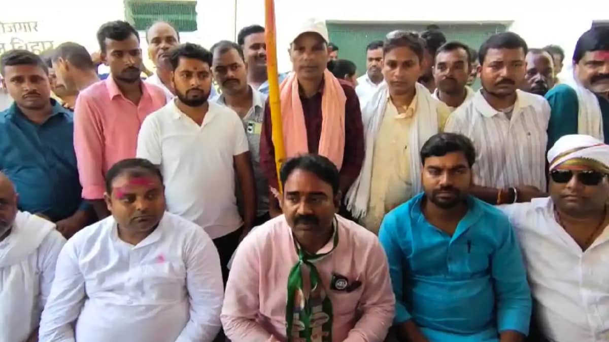 Bihar News : जदयू सांसद के बेटे के चुनाव लड़ने पर भड़का अपनी ह Bihar News : जदयू सांसद के बेटे के चुनाव लड़ने पर भड़का अपनी ह