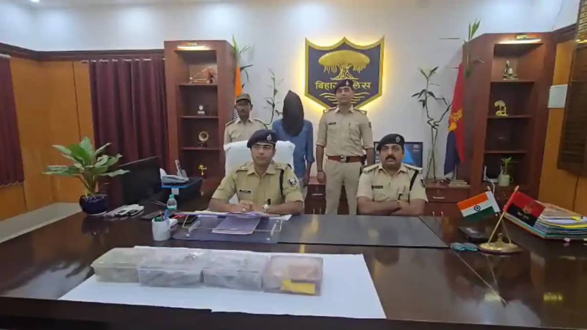 Bihar Crime News: नशे के सौदागरों पर पुलिस ने कसा शिकंजा, 50 Bihar Crime News: नशे के सौदागरों पर पुलिस ने कसा शिकंजा, 50