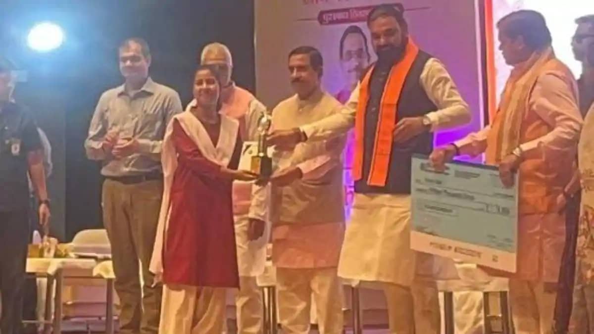 नवादा की प्रतिभाशाली छात्रा कृपा तुलसी ने राज्यस्तरीय भाषण प नवादा की प्रतिभाशाली छात्रा कृपा तुलसी ने राज्यस्तरीय भाषण प
