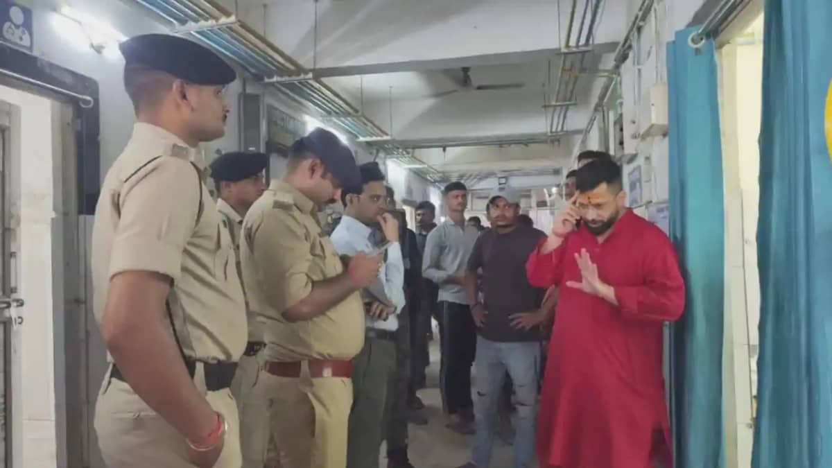 Bihar News : शिवहर में कलश यात्रा के दौरान बड़ा हादसा, रथ का Bihar News : शिवहर में कलश यात्रा के दौरान बड़ा हादसा, रथ का
