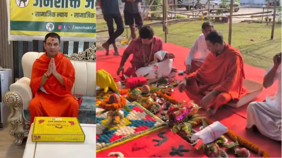 पूर्व मंत्री तेज प्रताप अपने आवास पर कर रहे शारदीय नवरात्र प पूर्व मंत्री तेज प्रताप अपने आवास पर कर रहे शारदीय नवरात्र प