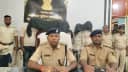 Bihar News : सिवान पुलिस को मादक पदार्थों के खिलाफ मिली बड़ी कामयाबी, भारी मात्रा में स्मैक के साथ 6 आरोपियों को किया गिरफ्तार Bihar News : सिवान पुलिस को मादक पदार्थों के खिलाफ मिली बड़ी कामयाबी, भारी मात्रा में स्मैक के साथ 6 आरोपियों को किया गिरफ्तार