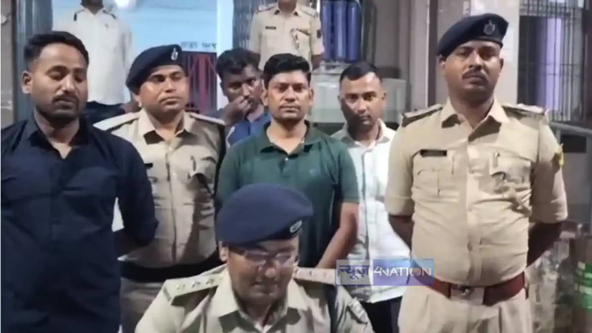 Bihar Crime : बांका में बाइक की डिक्की से 50 हज़ार उड़ाने के म Bihar Crime : बांका में बाइक की डिक्की से 50 हज़ार उड़ाने के म