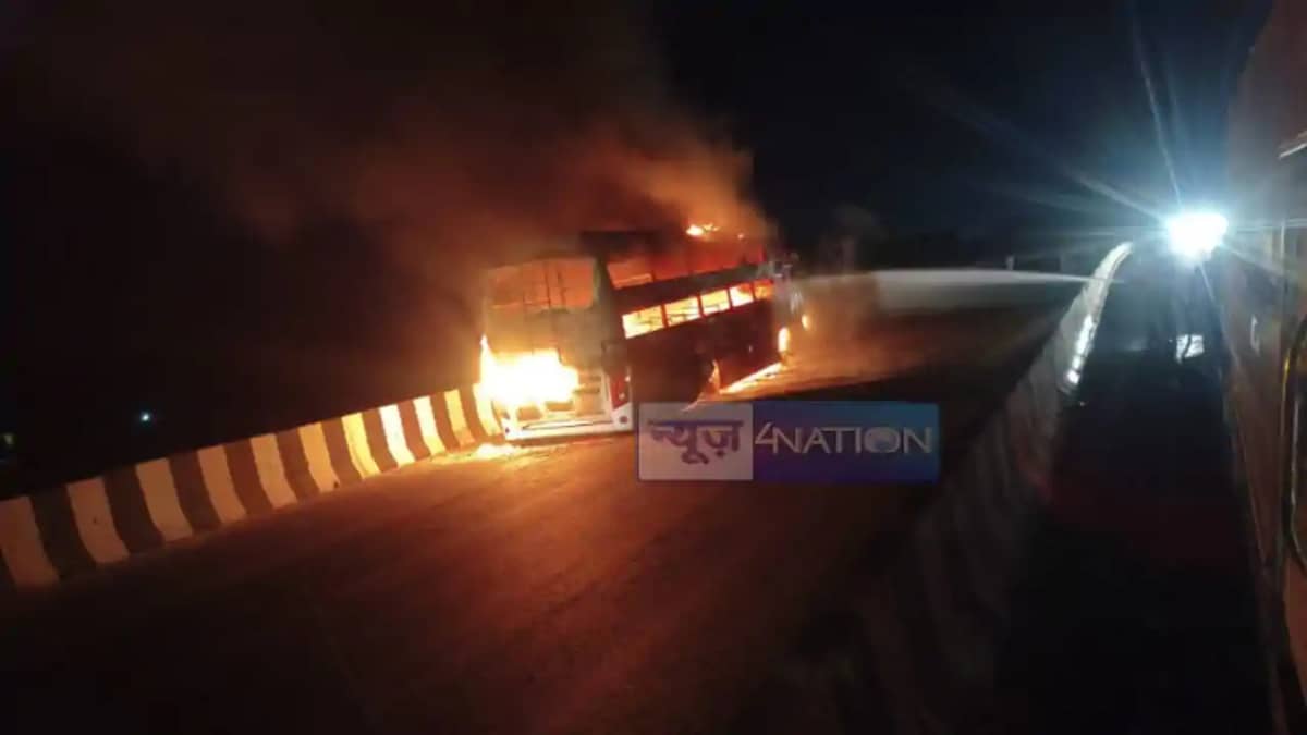 Muzaffarpur Bus Fire 30 Passengers Escape Death as Bus Erupt Muzaffarpur Bus Fire 30 Passengers Escape Death as Bus Erupt