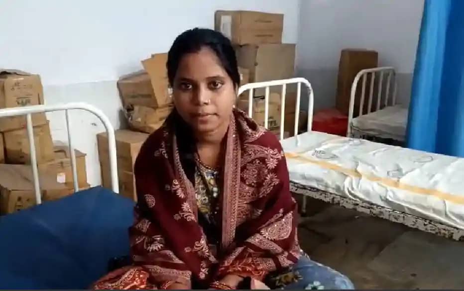 ट्यूशन टीचर ने छात्रा से रचाया ब्याह, अब दहेज के लिए पति और ट्यूशन टीचर ने छात्रा से रचाया ब्याह, अब दहेज के लिए पति और