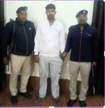 निगरानी का शिकंजा: शिक्षकों का वेतन निर्धारण करने के एवज में निगरानी का शिकंजा: शिक्षकों का वेतन निर्धारण करने के एवज में