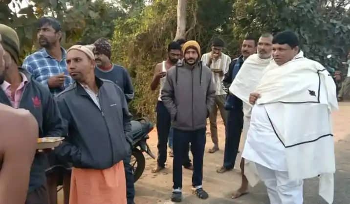 रिश्तों की अनोखी मिसाल: सास की मौत का सदमा बर्दाश्त नहीं कर रिश्तों की अनोखी मिसाल: सास की मौत का सदमा बर्दाश्त नहीं कर