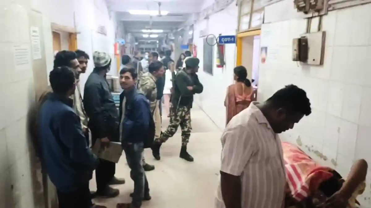 Bihar Crime : बेटी के सामने ही वार्ड सदस्य के पति के सीने म Bihar Crime : बेटी के सामने ही वार्ड सदस्य के पति के सीने म