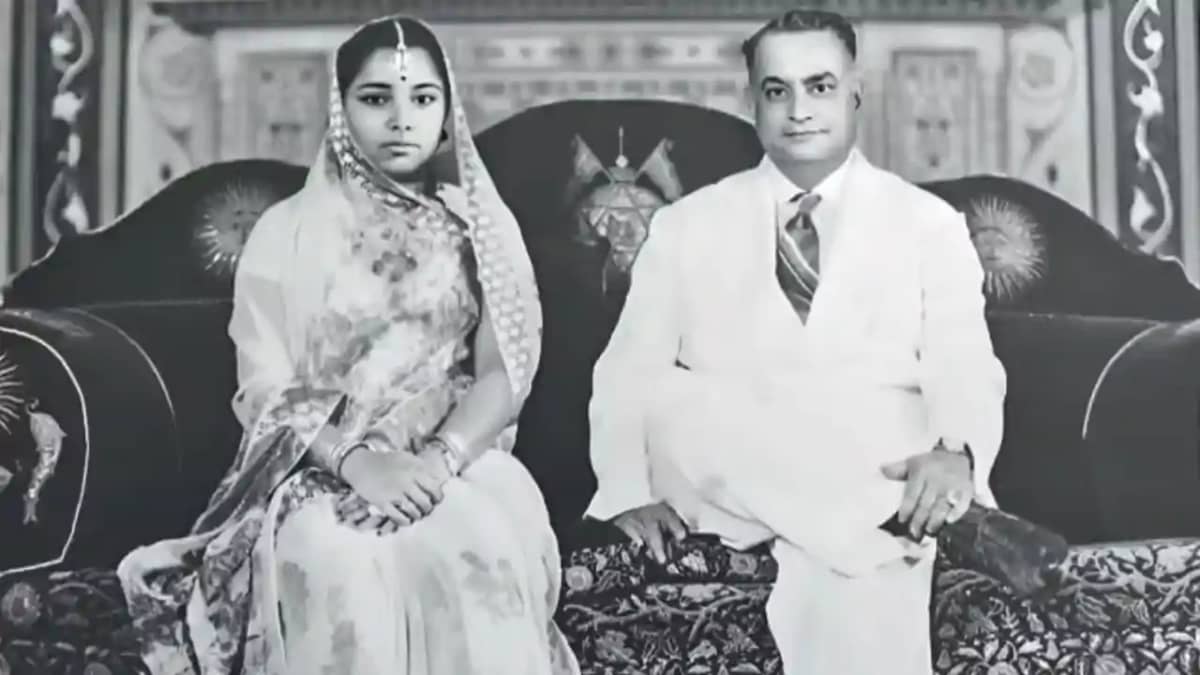 Bihar News : पंचतत्व में विलीन हुई दरभंगा राजघराने की अंतिम Bihar News : पंचतत्व में विलीन हुई दरभंगा राजघराने की अंतिम