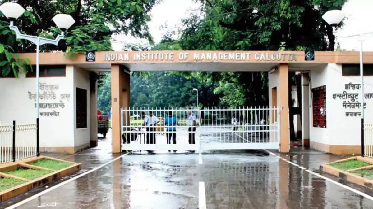IIM कलकत्ता में काउंसलिंग के बहाने हॉस्टल बुलाया और फिर युवत IIM कलकत्ता में काउंसलिंग के बहाने हॉस्टल बुलाया और फिर युवत