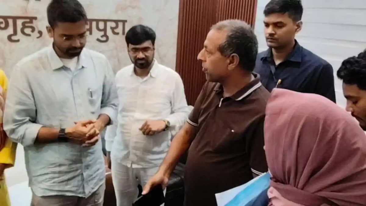 Bihar News : रिश्वत लेकर म्यूटेशन पास ! शेखपुरा के सीओ शंभू Bihar News : रिश्वत लेकर म्यूटेशन पास ! शेखपुरा के सीओ शंभू