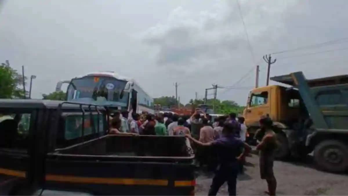 सड़क हादसे के बाद बवाल : युवक की मौत पर फूटा गुस्सा, एनटीपीस सड़क हादसे के बाद बवाल : युवक की मौत पर फूटा गुस्सा, एनटीपीस