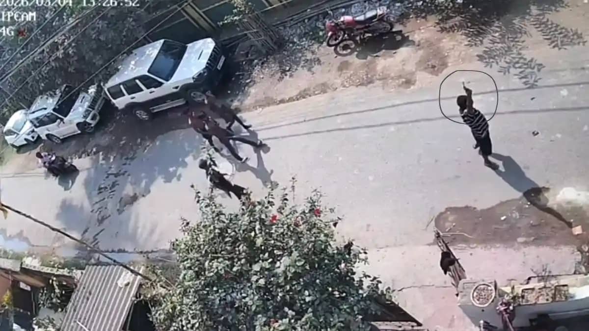 Bihar Crime : मुंगेर में हथियार लहराने का वीडियो सोशल मीडिया Bihar Crime : मुंगेर में हथियार लहराने का वीडियो सोशल मीडिया