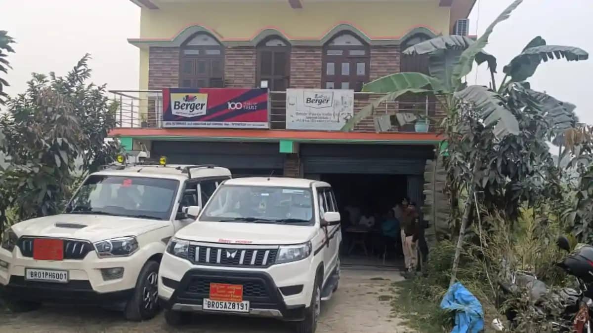 Bihar News : मोतिहारी में GST विभाग की बड़ी छापेमारी, करोड़ों Bihar News : मोतिहारी में GST विभाग की बड़ी छापेमारी, करोड़ों