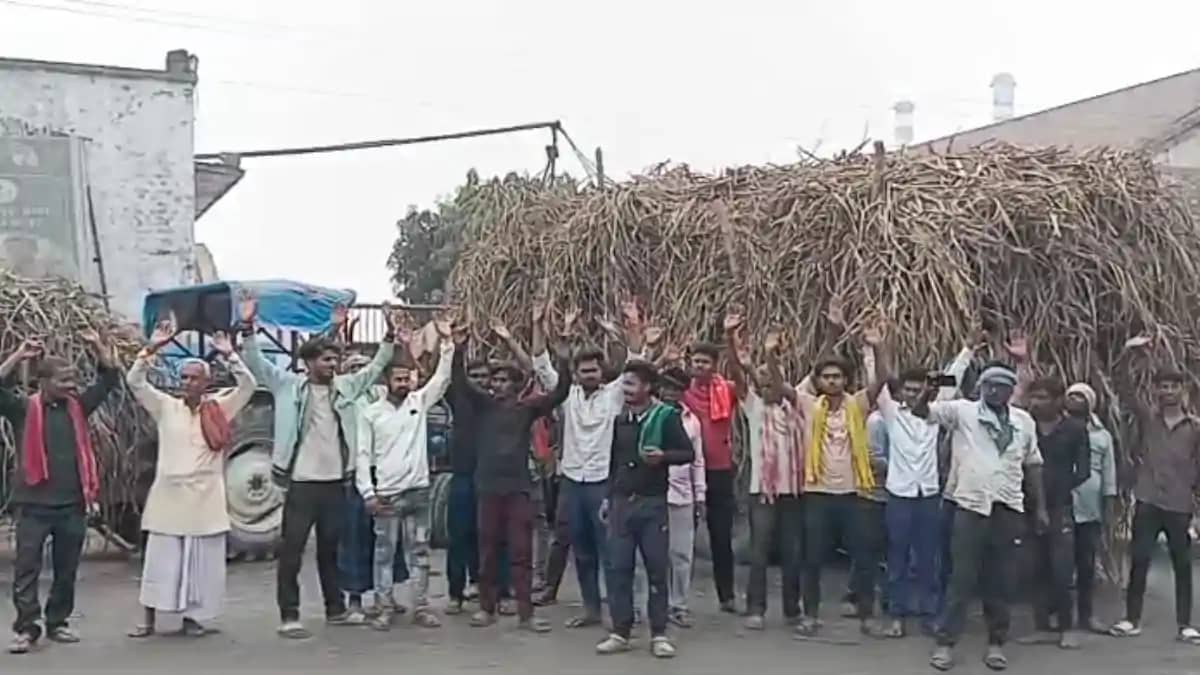 Bihar News : लौरिया एचपीसीएल चीनी मिल का गेट बंद होते ही भड़क Bihar News : लौरिया एचपीसीएल चीनी मिल का गेट बंद होते ही भड़क