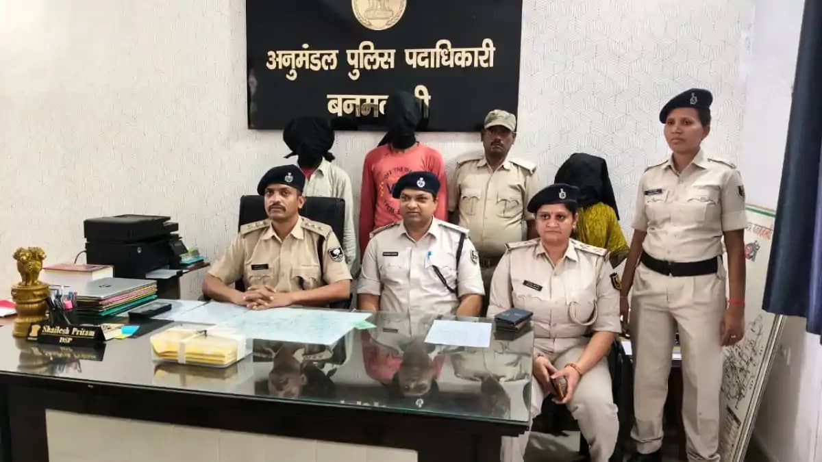 Bihar Crime : पूर्णिया में खूनी इश्क, पत्नी ने दो प्रेमियों Bihar Crime : पूर्णिया में खूनी इश्क, पत्नी ने दो प्रेमियों