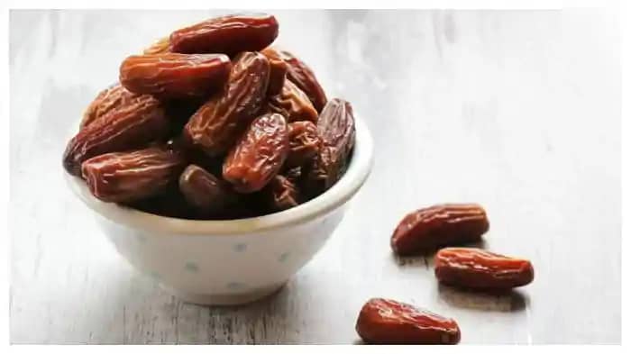 Health Tips: खजूर खाने के फायदे, वेट लॉस और थकान को करती है Health Tips: खजूर खाने के फायदे, वेट लॉस और थकान को करती है