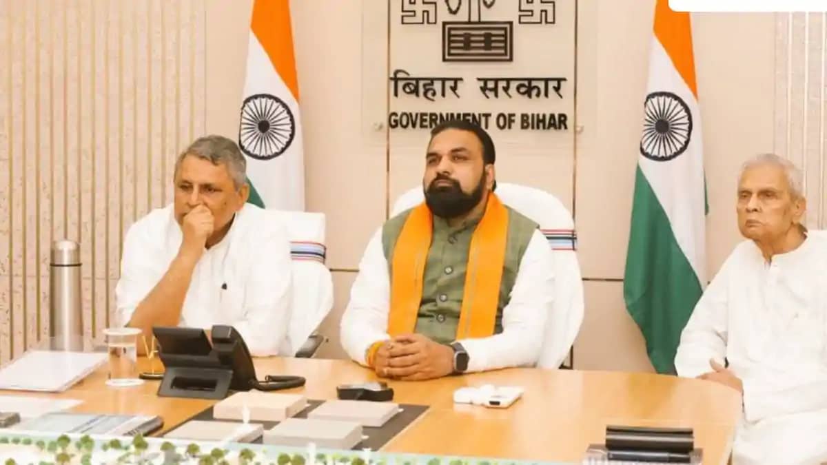 सम्राट कैबिनेट की बैठक खत्म, इन 23 एजेंडों पर लगी मुहर सम्राट कैबिनेट की बैठक खत्म, इन 23 एजेंडों पर लगी मुहर