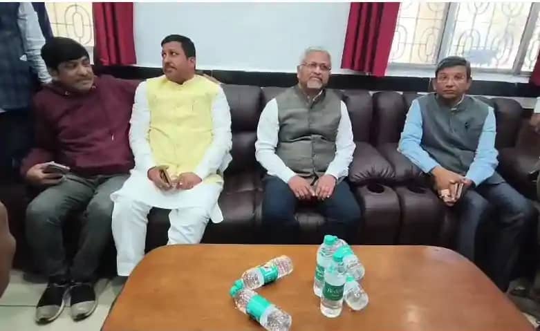 रेल ट्रैक पर भारी वाहनों की नो-एंट्री! जीएम ने दुर्घटना रोकन रेल ट्रैक पर भारी वाहनों की नो-एंट्री! जीएम ने दुर्घटना रोकन