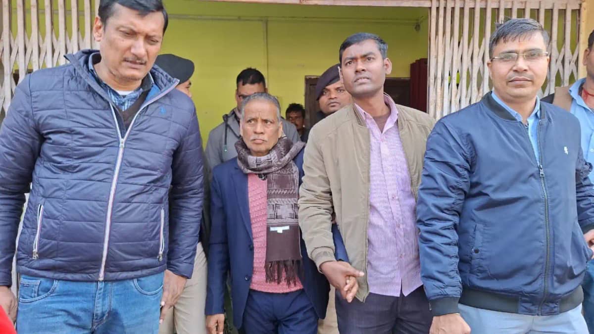 गोपालगंज में भ्रष्टाचार पर बड़ी चोट: घुस लेते राजस्व पदाधिक गोपालगंज में भ्रष्टाचार पर बड़ी चोट: घुस लेते राजस्व पदाधिक