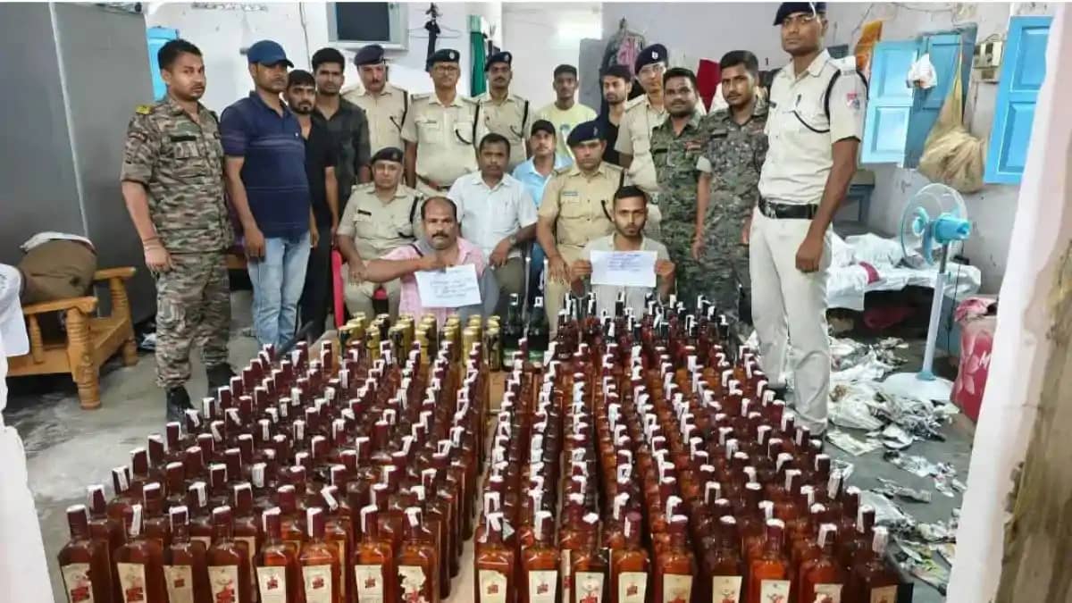 वैशाली एक्सप्रेस में शराब तस्करी का बड़ा खुलासा: सुपौल स्टेश वैशाली एक्सप्रेस में शराब तस्करी का बड़ा खुलासा: सुपौल स्टेश