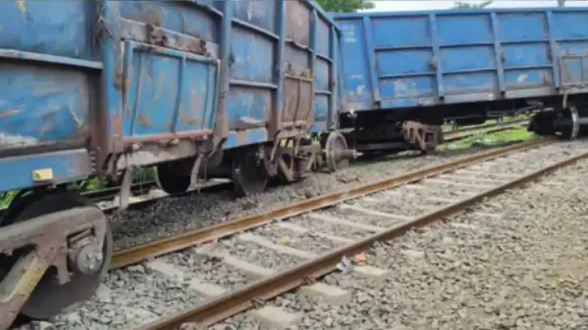 4 Wagons Derail in Bihar 4 Wagons Derail in Bihar