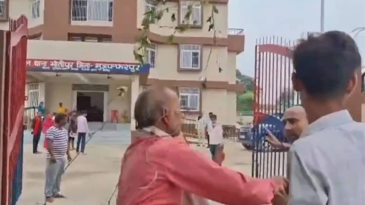 muzaffarpur motipur thana gate husband beaten by in laws muzaffarpur motipur thana gate husband beaten by in laws