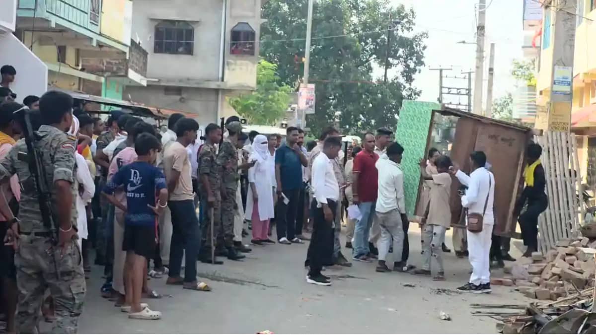 Bihar News : मुंगेर में बड़ा एक्शन, सेना के जवान की जमीन से Bihar News : मुंगेर में बड़ा एक्शन, सेना के जवान की जमीन से