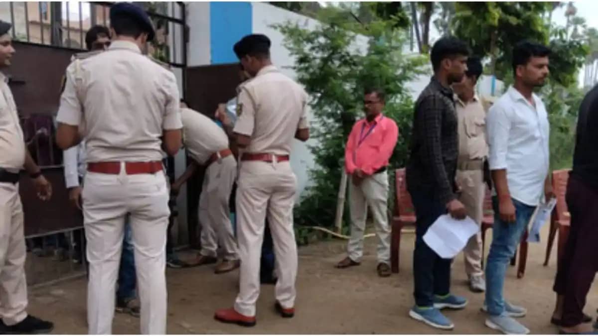 सिपाही भर्ती परीक्षा आज : कड़े सुरक्षा घेरे में दो पालियों म सिपाही भर्ती परीक्षा आज : कड़े सुरक्षा घेरे में दो पालियों म