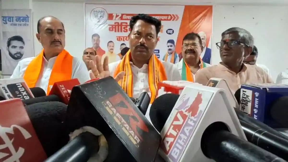 प्रभारी मंत्री लखेंद्र कुमार रौशन ने बगहा में की विकास कार्य प्रभारी मंत्री लखेंद्र कुमार रौशन ने बगहा में की विकास कार्य