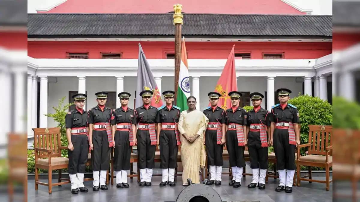 आईएमए में रचा गया इतिहास: पहली बार 9 महिला कैडेट बनीं सेना म आईएमए में रचा गया इतिहास: पहली बार 9 महिला कैडेट बनीं सेना म